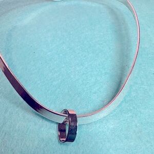Sleek Silver Choker w/clasp and pendant pre-owned